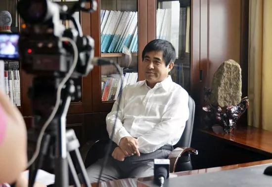 100億富851張信用卡POS機(jī)套現(xiàn)2.1億 100億富851張信用卡POS機(jī)套現(xiàn)2.1億